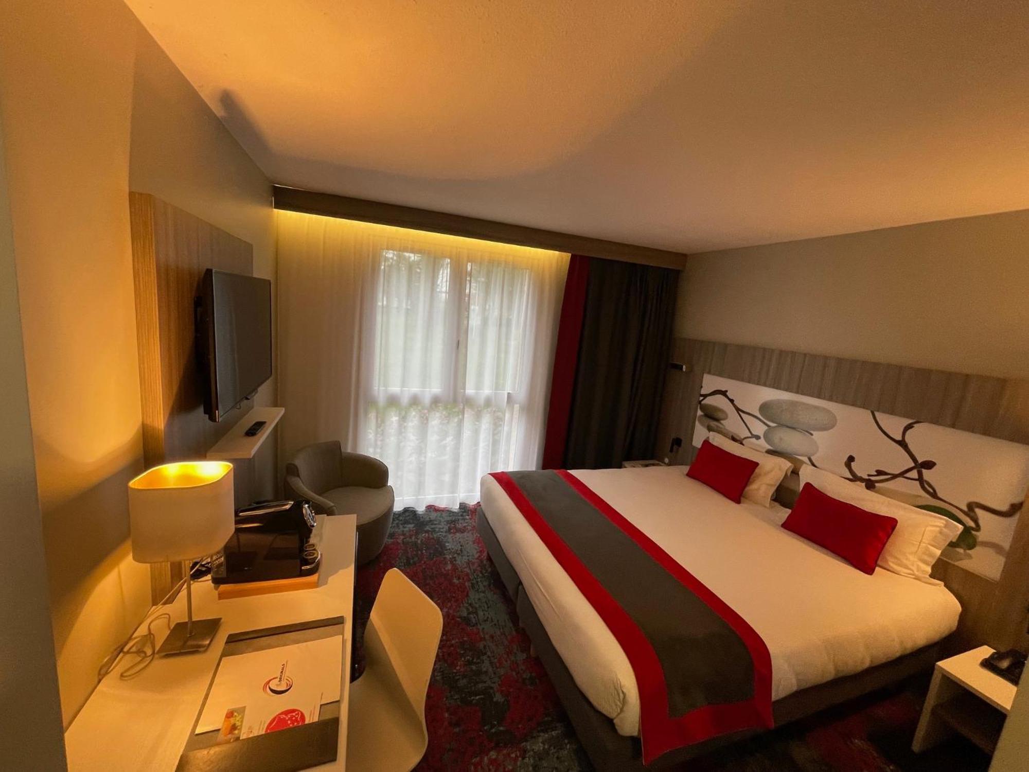 Clos St Eloi, The Originals Relais Thiers Bagian luar foto